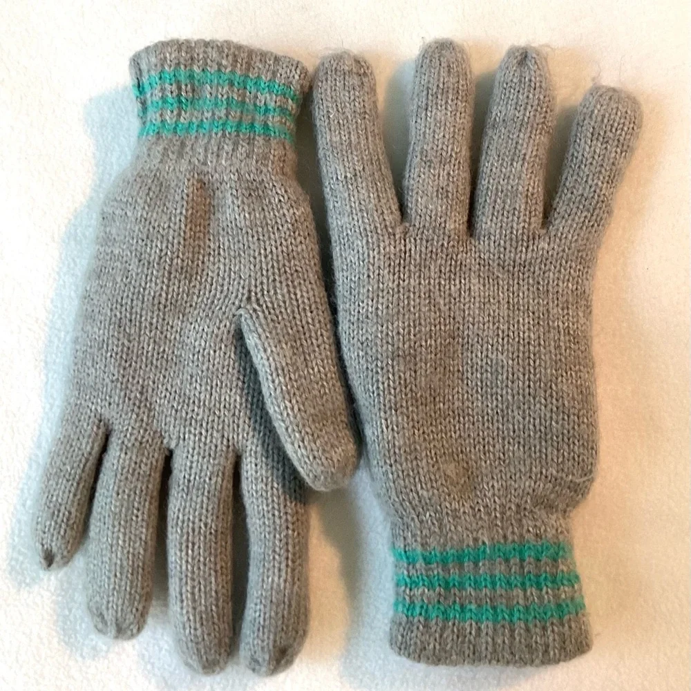 Carter’s kids Unisex winter knitted gloves with lining. Size 8-10